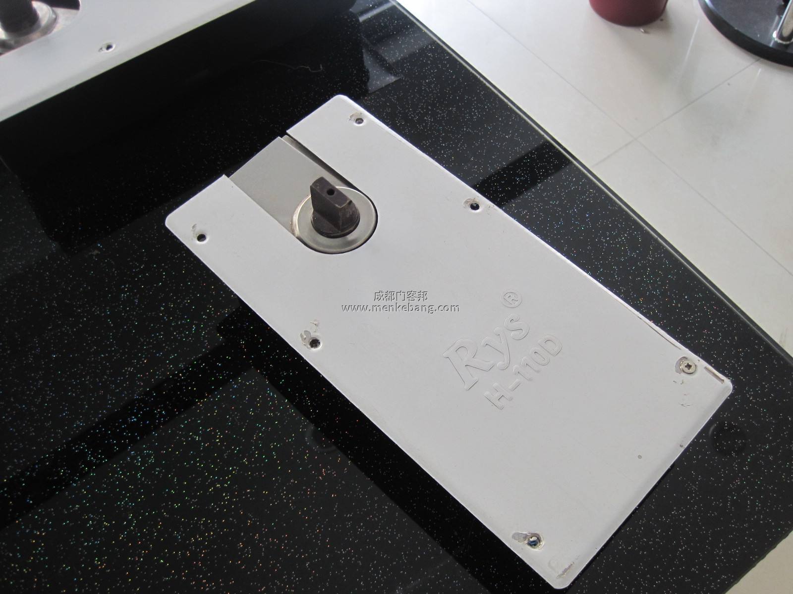 玻璃門地彈簧太松怎么調,地彈簧玻璃門怎么調松緊