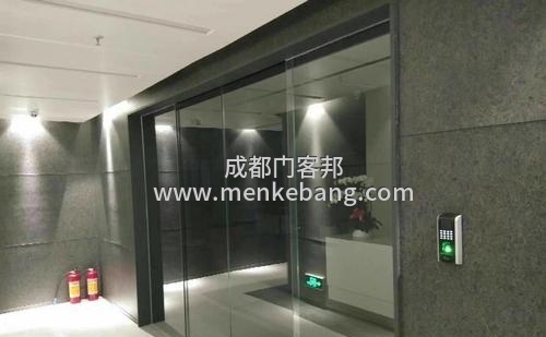 玻璃自動門會搖晃,自動門移動緩慢 玻璃自動門會搖晃,自動門移動緩慢