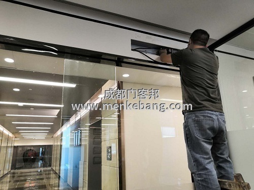 門客邦成都感應(yīng)自動(dòng)門維修,上門維修電動(dòng)門/感應(yīng)門的電話 門客邦成都感應(yīng)自動(dòng)門維修,上門維修電動(dòng)門/感應(yīng)門的電話