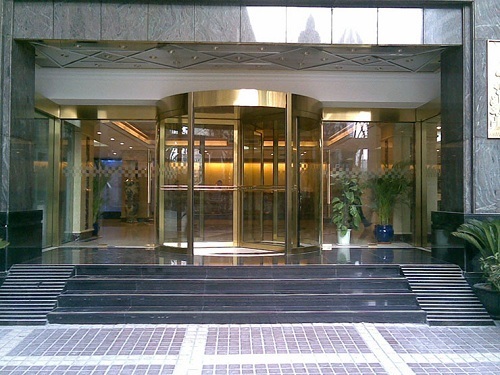 成都自動旋轉門工程案例